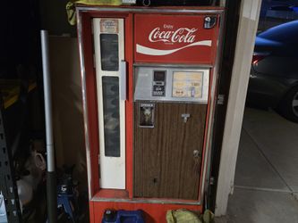 Vintage Coca-Cola Vending Machine. 