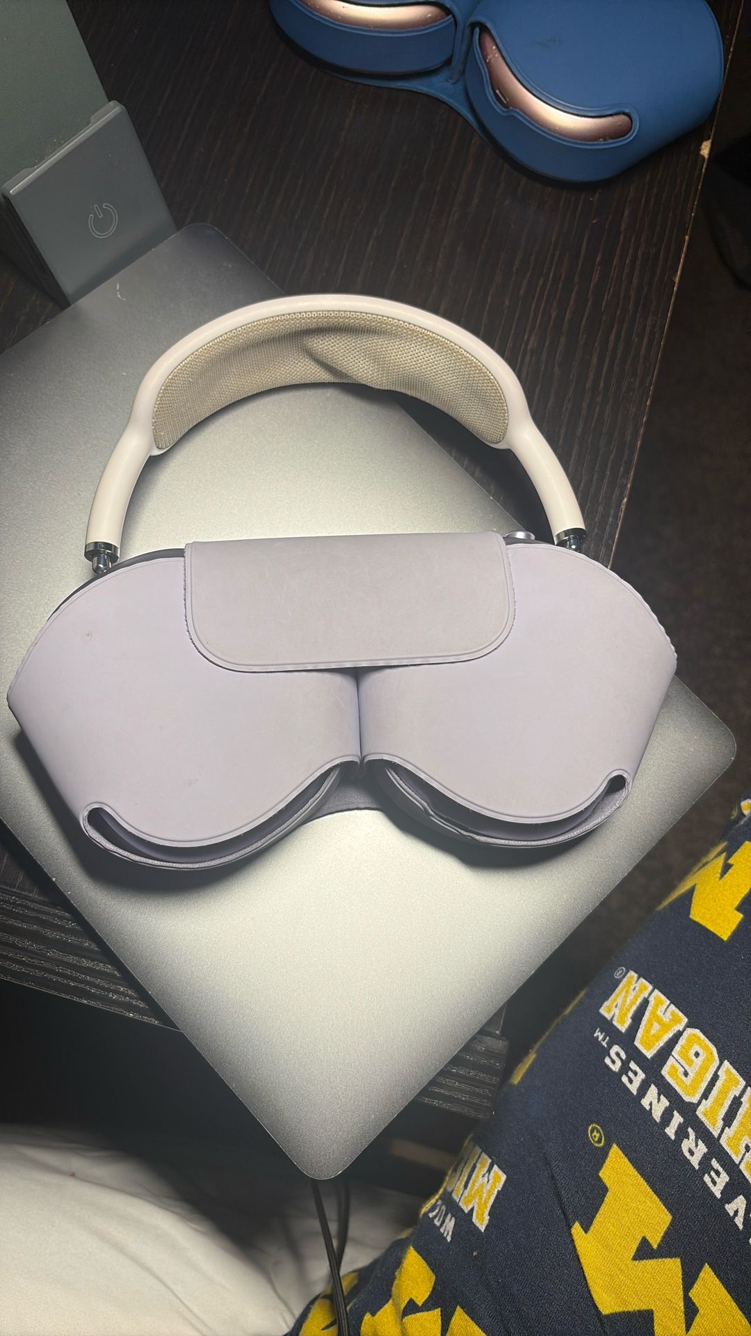 apple airpod max gen 2 newest