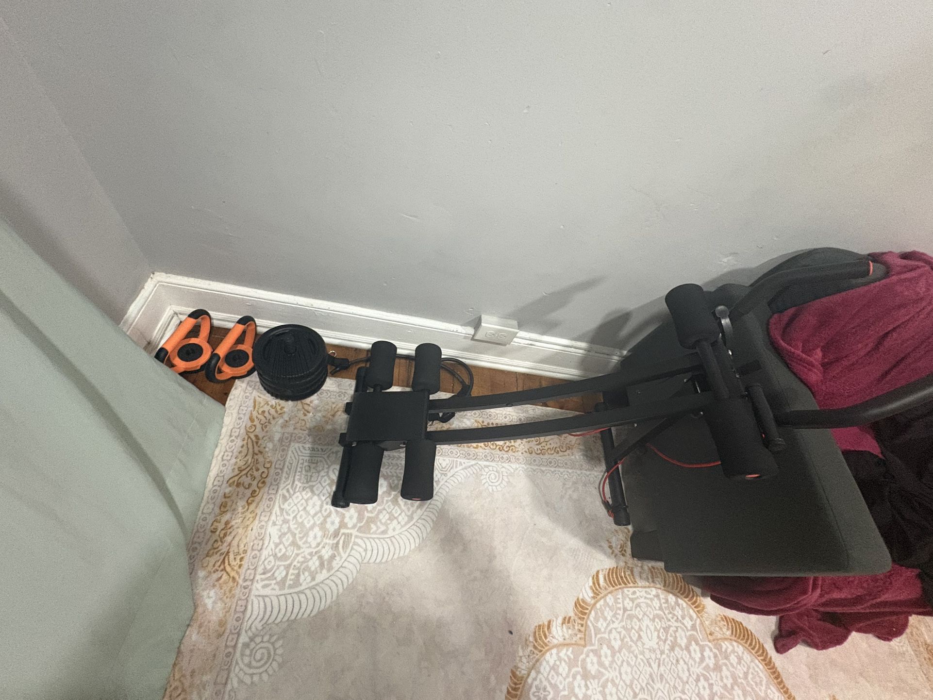 Stomach Crunching Machine