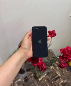 Unlocked iPhone 📲 SE 2020 100 % battery health