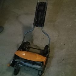 Fiskar push lawn mower