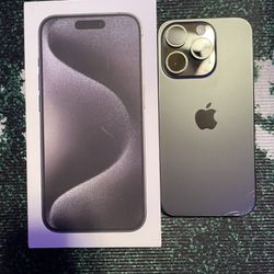 (UNLOCKED) Apple iPhone 15 Pro - Black Titanium
