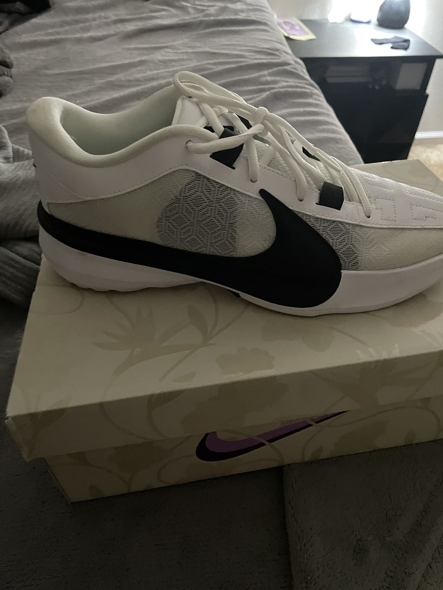 Zoom Freak 5 TB White & Black Color