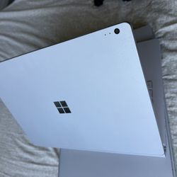 Surface book 2 screen detaches into a tablet 