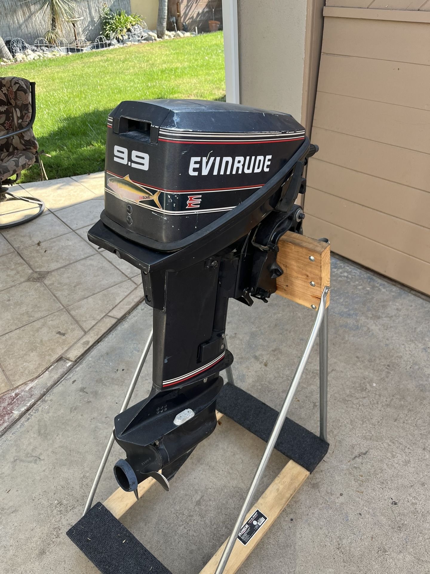 EVINRUDE 9.9 OUTBOARD Motor