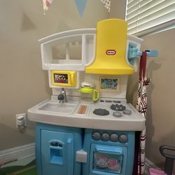 Little tikes toddler kitchen