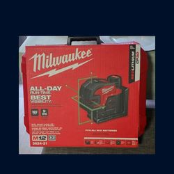 Milwaukee M12 Green Cross Line & 4 Points Laser Kit 3624-21