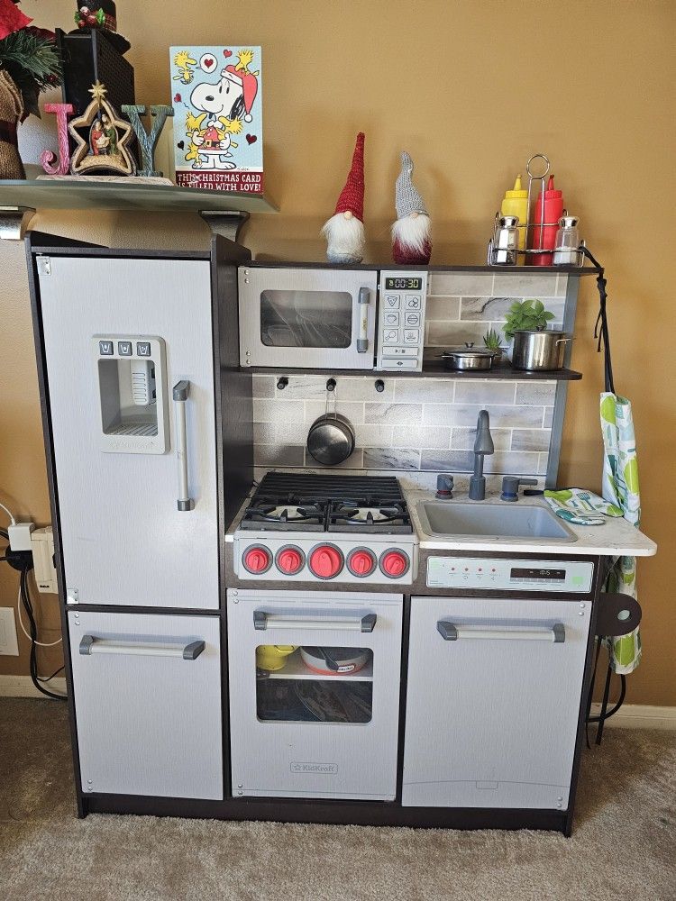 Kidkraft Play Kitchen - great condition - over $100 of pretend accessories included!