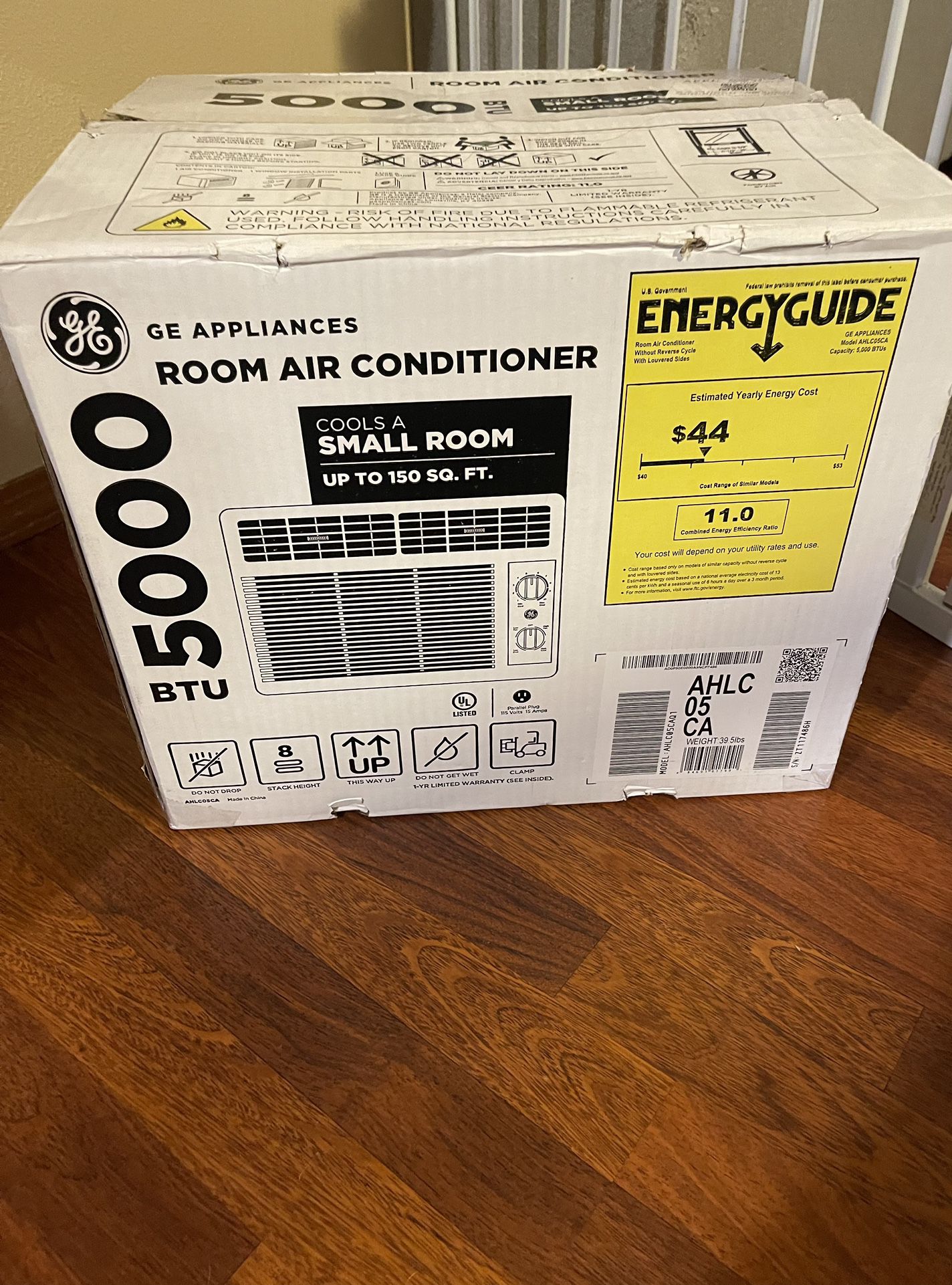 Small room air conditioner 