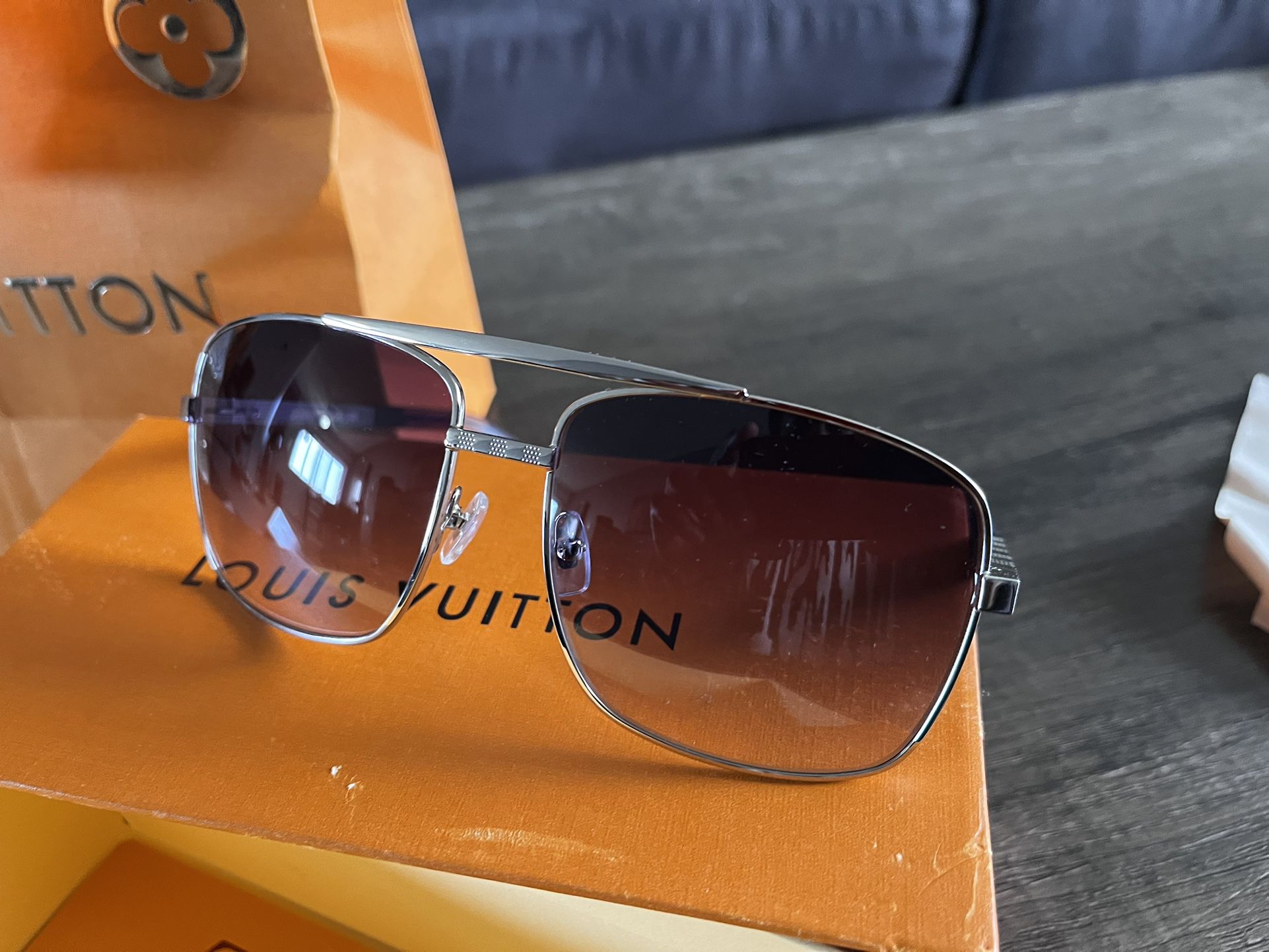 Rute grundigt Ligner Louis Vuitton Attitude Pilote Sunglasses for Sale in Inglewood, CA - OfferUp
