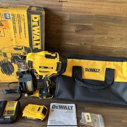 DeWALT DCN45RND1 20V XR 15 Degrees Lithium-Ion Cordless Coil Roofing Nailer Kit