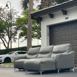 Couch/Sofa Sectional - LIKE NEW -  Leather - Delivery Available 🚛