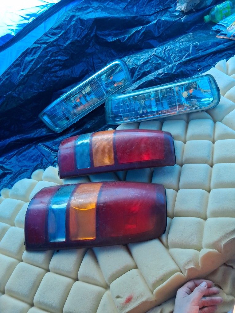 Chevy 2001 Headlights / Rear Lights