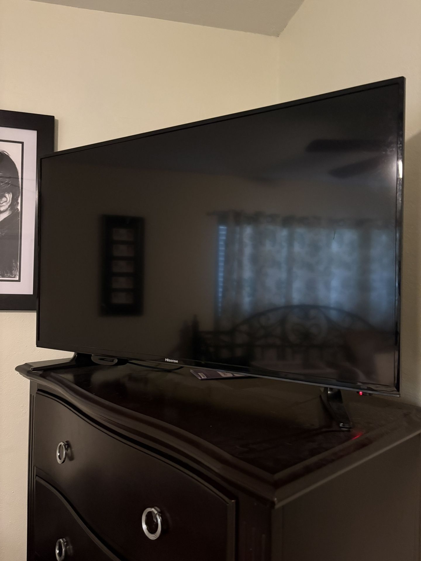 40’ Hisense Television