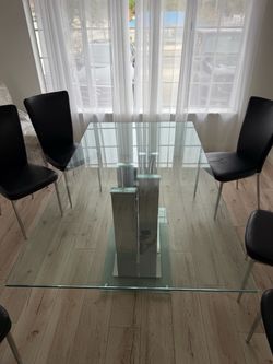 Dining table for sale