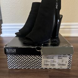 Women’s Black Heels, Size 9.5