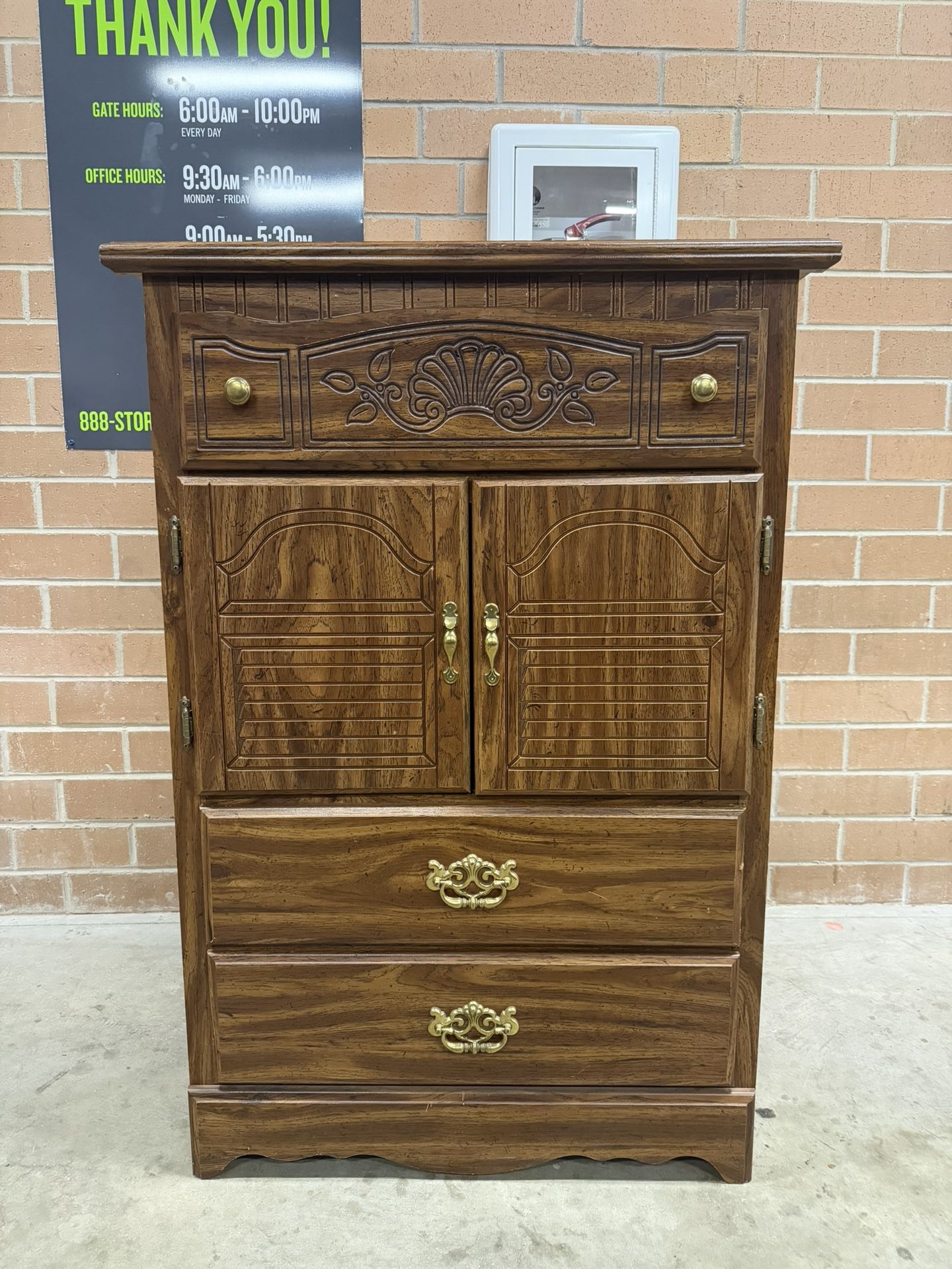 Cabinet w/drawers