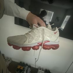 Red Nike Vapor Max’s 