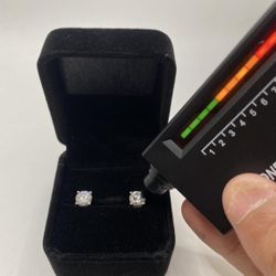 GRA certified 1Ct Lab grown Diamond Earrings Authentic Moissanite Men’s and women’s