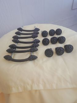Gabinet antique handles and knobs all 16 pcs by $10.00 pick up only