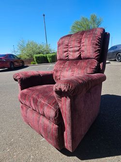 NEW LAZY BOY ROCKER RECLINER