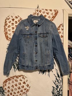 Forever 21 Distressed Denim Jacket Women’s Medium