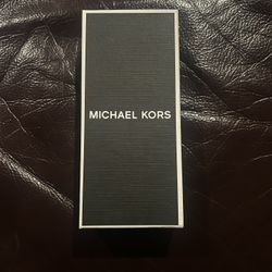 Michael Kors Airpods pro case (read description)