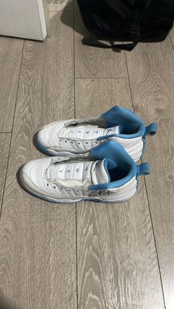 Jordan 12 retro melo size 5Y (does come with shoe laces)