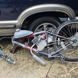 Gas Bike Kit Like New Only 3 Miles  Used Then Wrecked