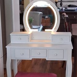 Girls Vanity With LED Light  & Stool 32"W & 52"T $50