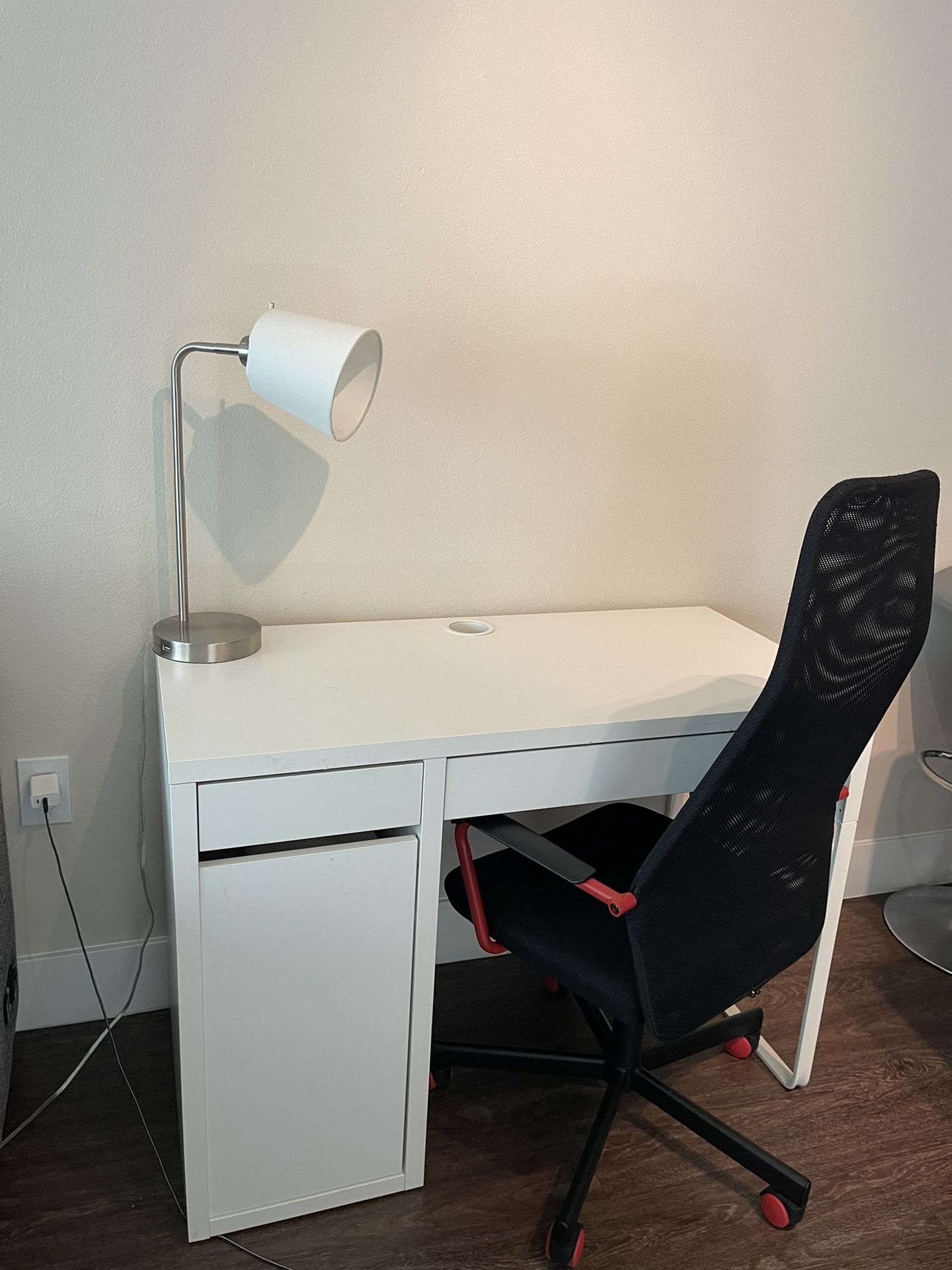 Computer Desk and Chairs with Lamp