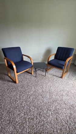 2 chairs and side table