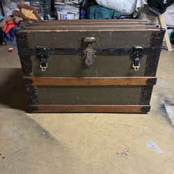 Antique Travel Trunk Suit Case 
