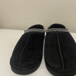 Men’s Black Uggs Size 9  In Very Good Condition Worn A Few Times.