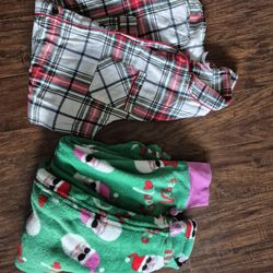 Women's Holiday Christmas Pajamas (size in description)