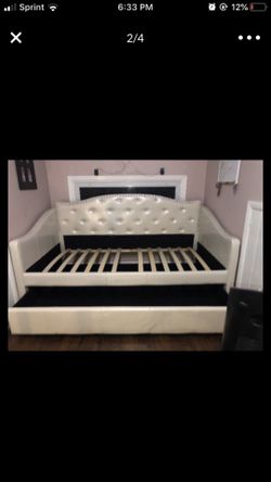 Madelyn Pearl Daybed with Trundle for Sale in Chicago IL OfferUp