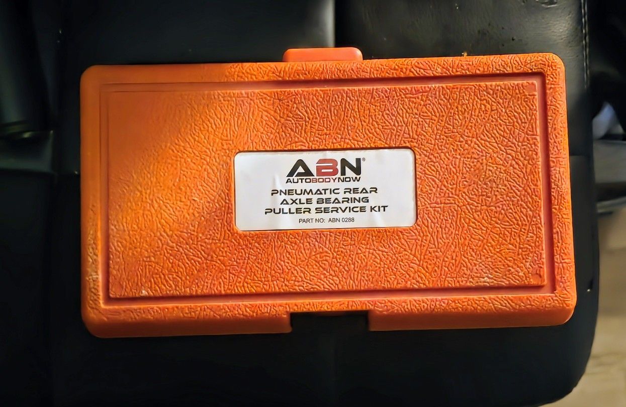 Pneumatic Rear Axel Bearing Puller Service Kit