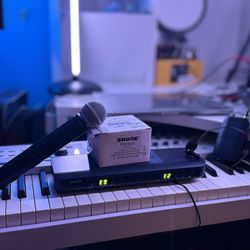 SHURE MICROPHONE 