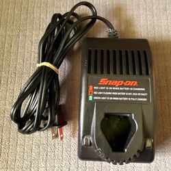 Snap On Tools 7.2 volit Class 2 Battery Charger Model CTC572