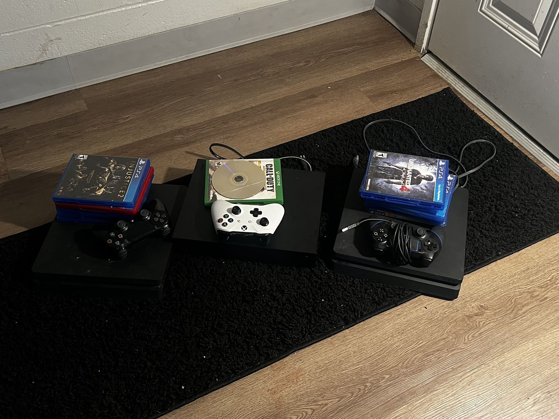 PACKAGE DEAL. : 2 PlayStation 1 Box