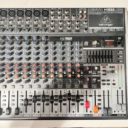 Behringer Xenyx X1832USB 14-channel Analog Mixer with USB and Effects