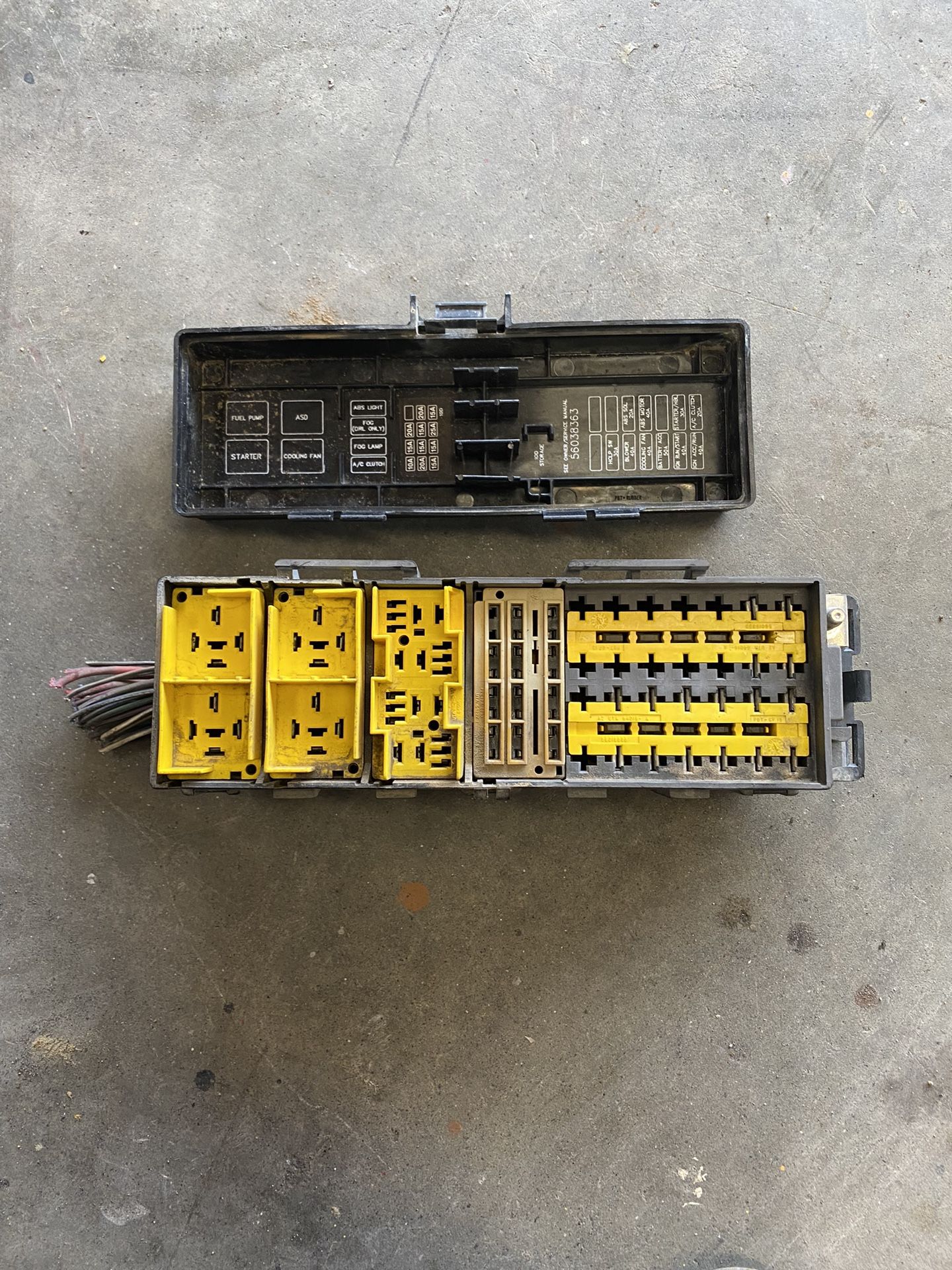 96-01 Jeep Cherokee XJ OEM Factory FUSE BOX with COVER Lid
