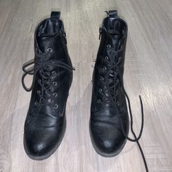 womens black boots aize 7.5