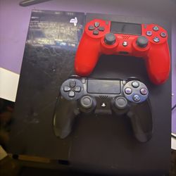 PS4 (well Condition) (2 Controllers)
