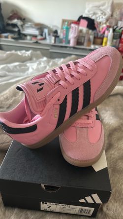 Adidas Samba Messi pink soccer sz MEN 7-7.5 = WOMEN 8-8.5 NEW  5 pairs left