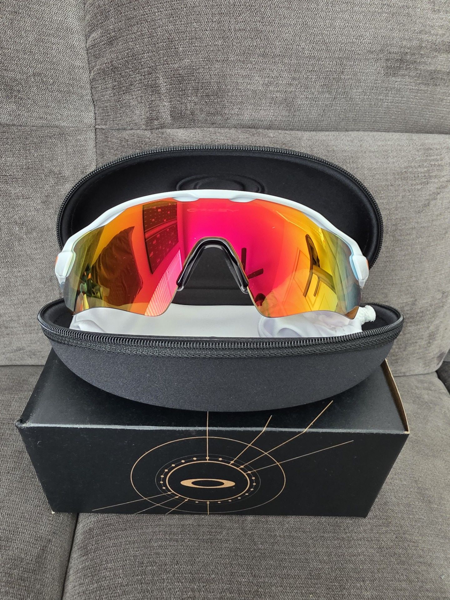 Oakley Men's OO9208 Radar EV Path Sunglasses with Case - Brand new!
