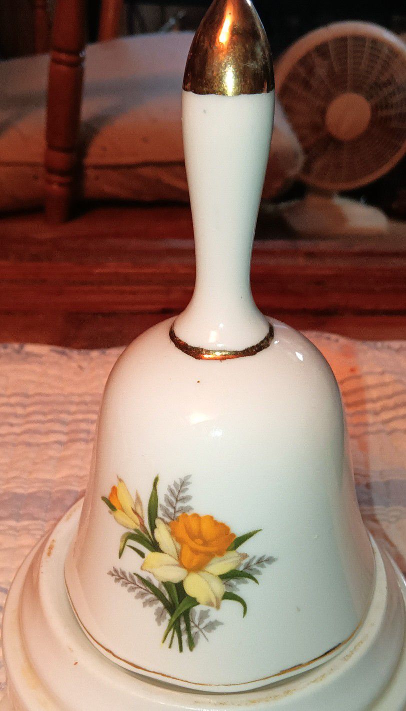 Beautiful Porcelain Bell Daffodil Gold Yrim
