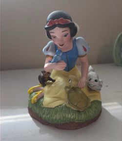 Snow White musical figurine