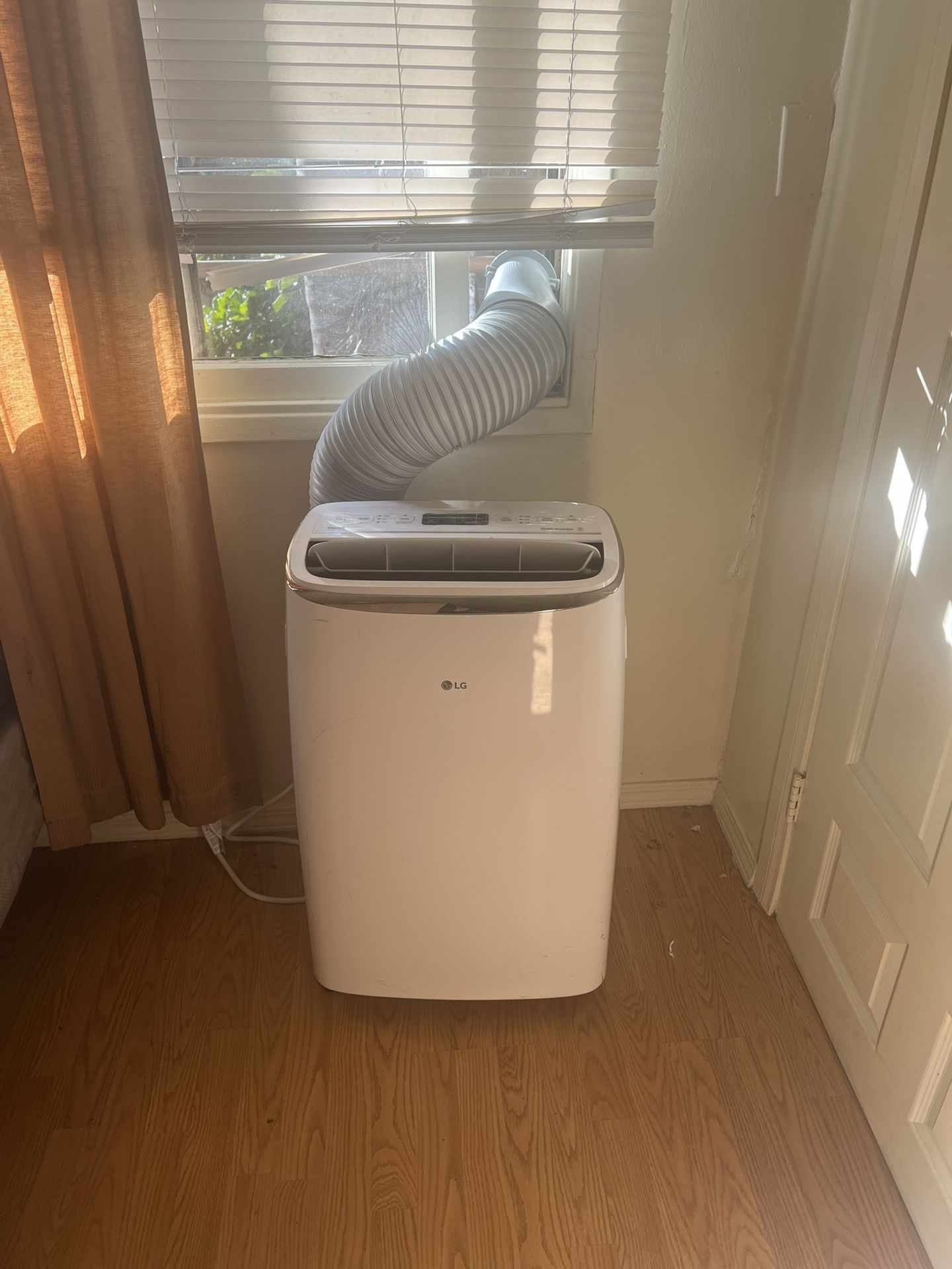 Super cold A/C standalone unit doesn’t require window install