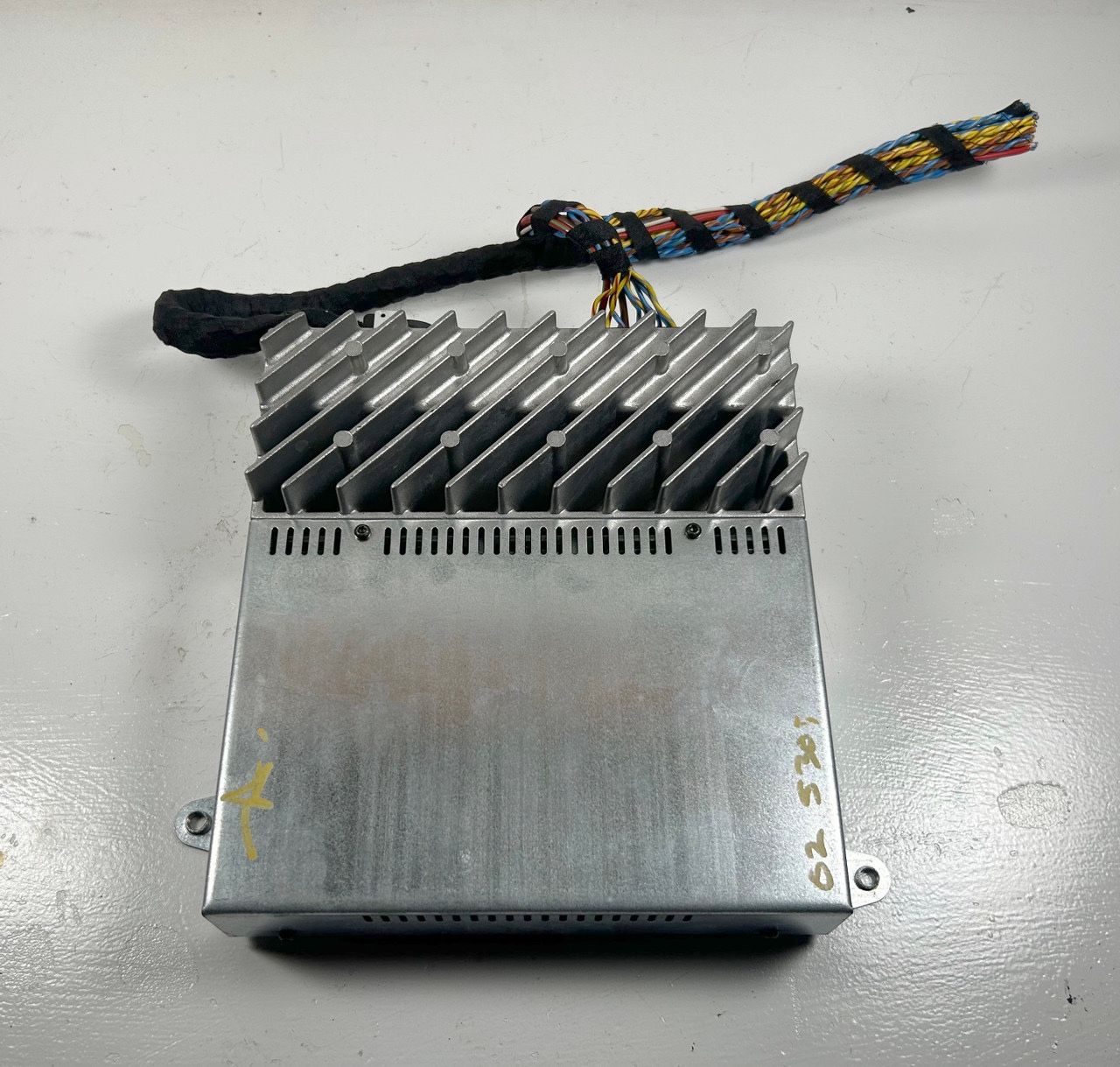 AUDIO STEREO AMPLIFIER BMW E39 540i 528i 525i